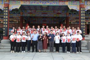 以实际绘就华彩人生，，，，，，用行动书写闪亮将来
