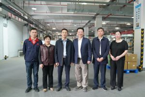 曾海书记走访慰问尊龙z6中国劳模代表和一线职工