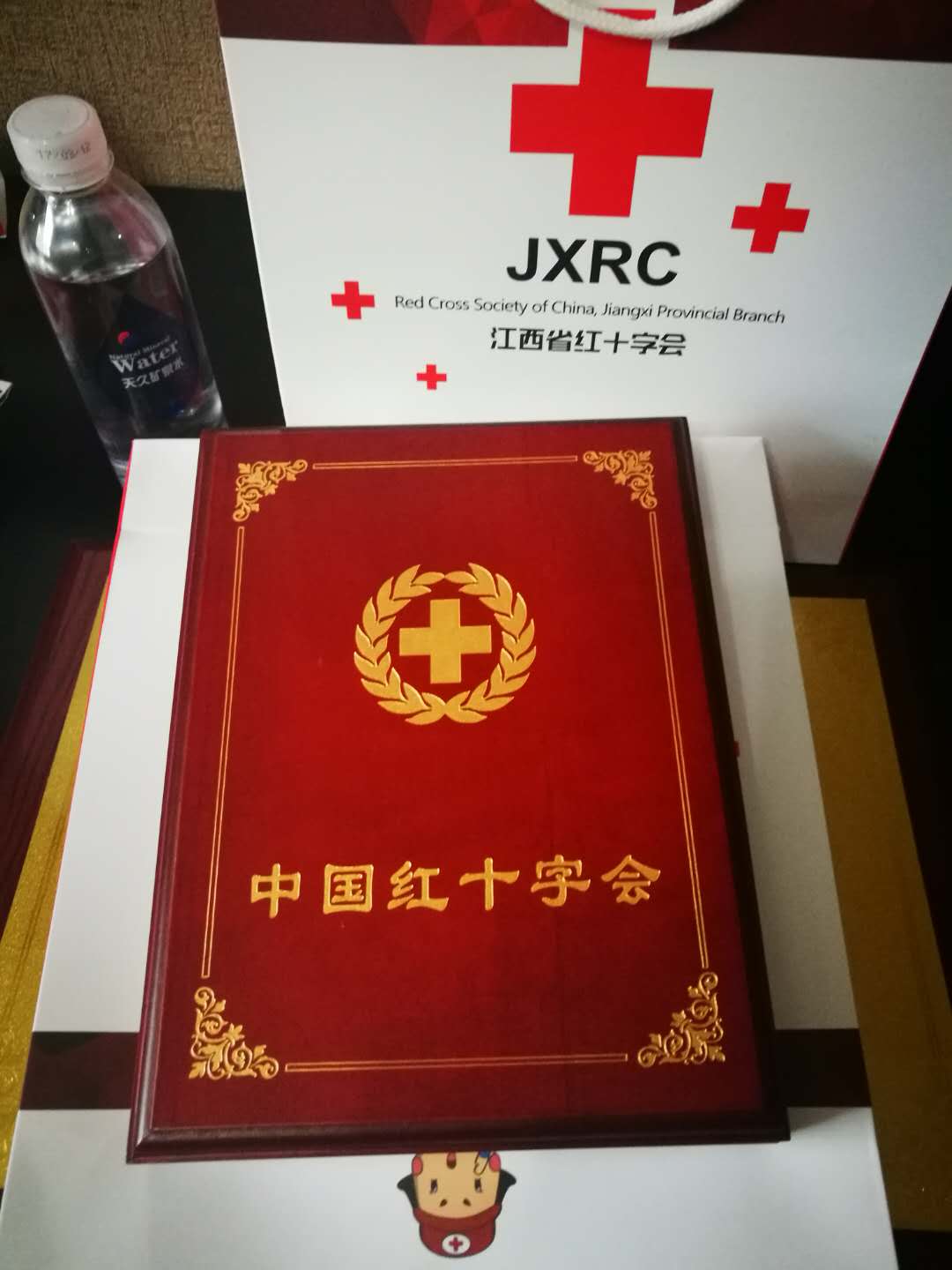 尊龙z6中国喜获“中国红十字人路服务焦芈” (2).jpg
