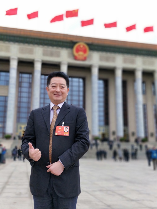 全国政协委员杨文龙（受访者供图）_副本